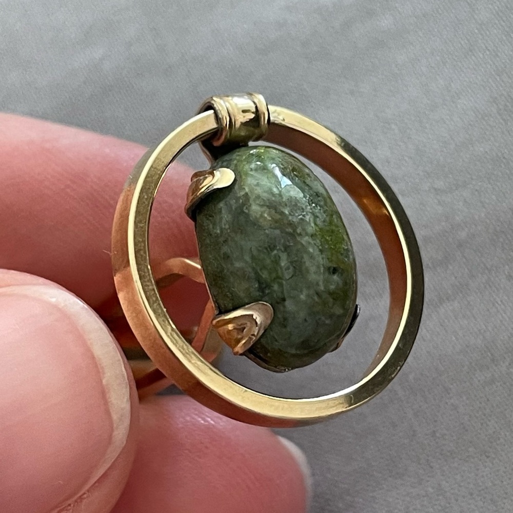 Vintage Krementz Gold Toned Metal and Green Stone Cuff Links with a Tie Clip.